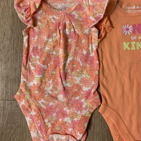 Bundles Baby Place Girl’s Size 0-3 Months Lot Of Four Flutter Sleeve Rompers - Picture 2 of 5